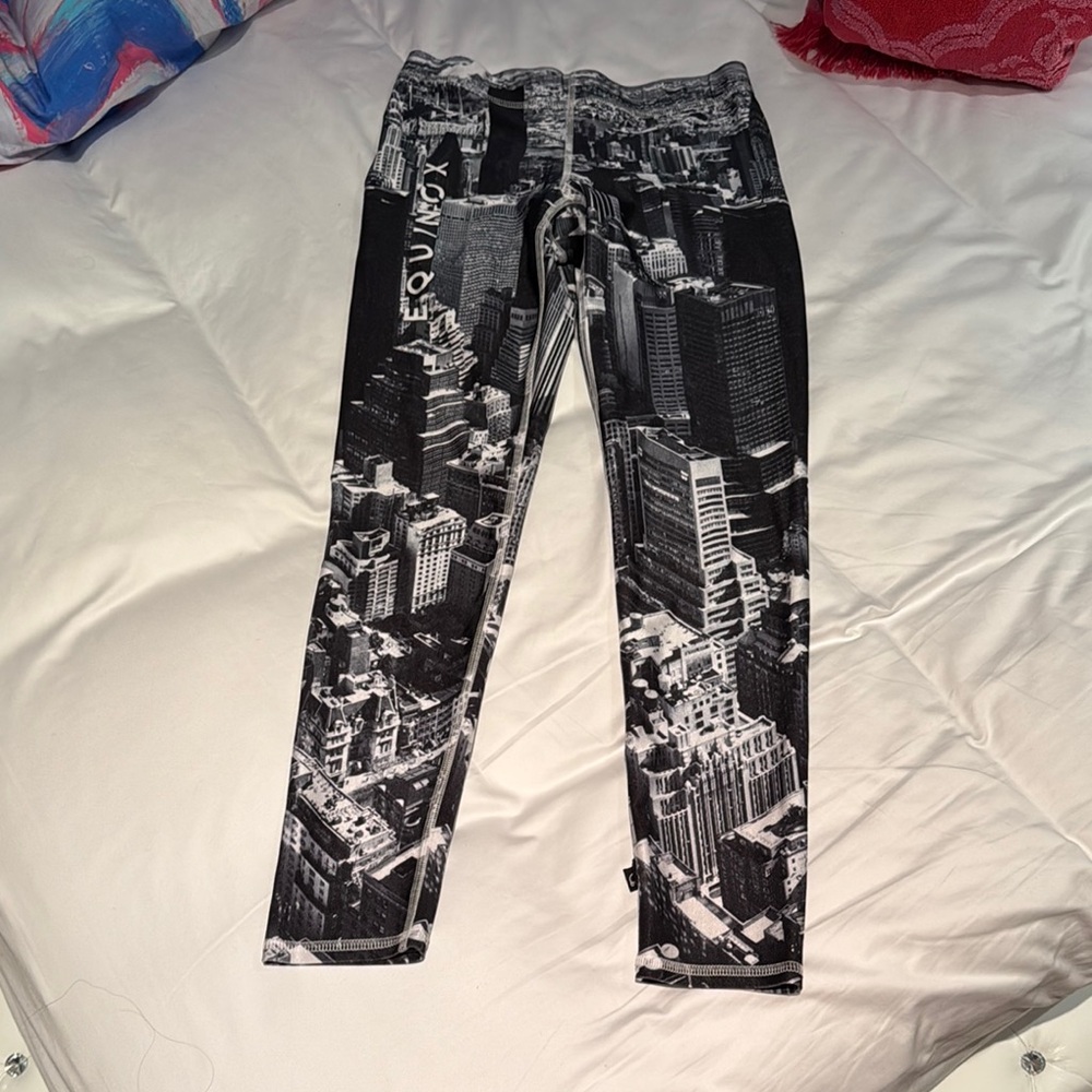 Black and White Cityscape Leggings